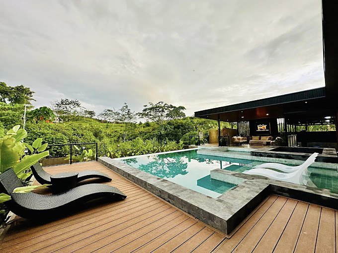 Black & Wood Villa